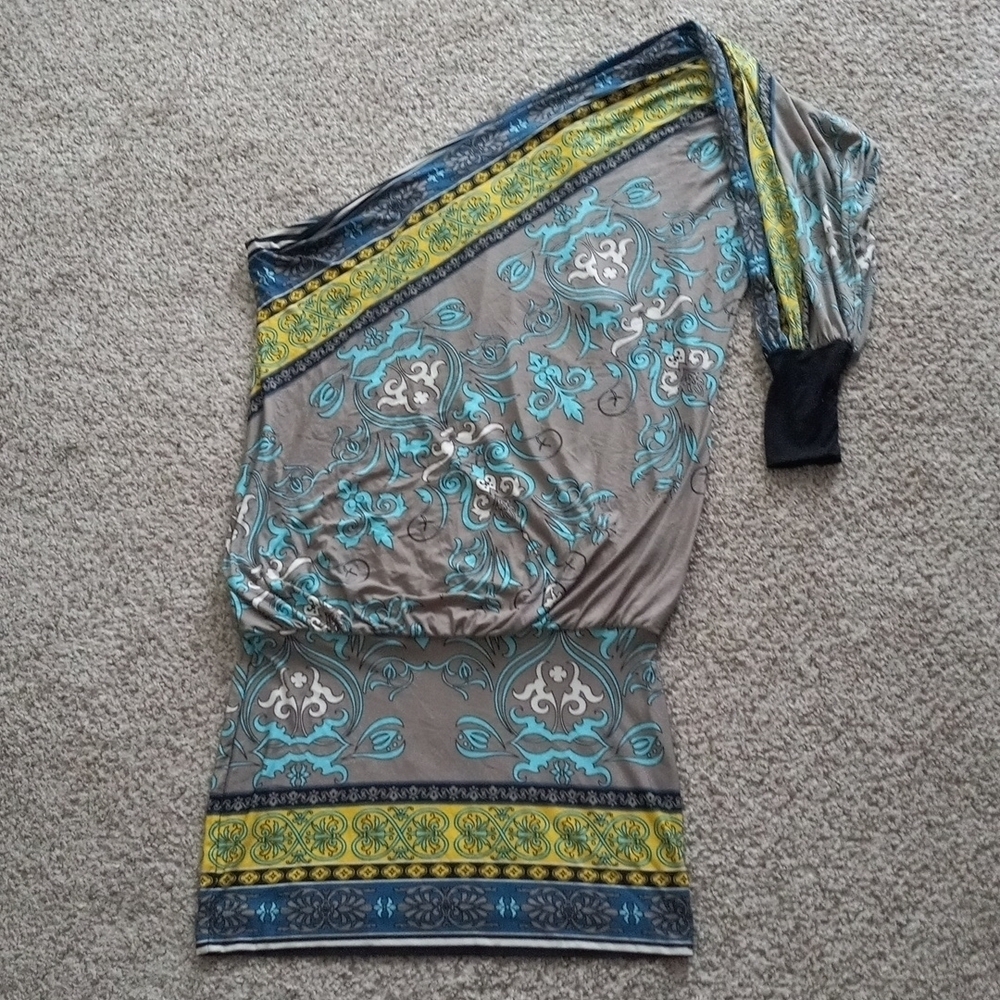 ANALILI xs one sleeve flow stretch top designed in Miama (USA)